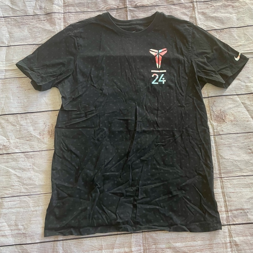 Nike men’s medium Kobe Bryant 24 Lakers black red short sleeve graphic tee shirt